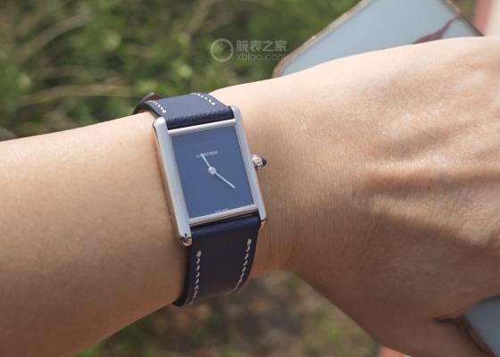 经历了两位数的机械表后  返璞归真的卡地亚TANK MUST