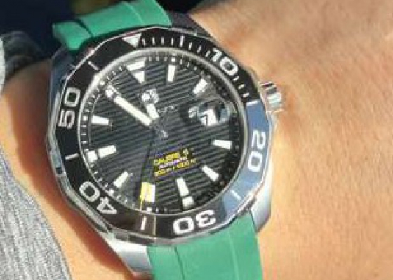 一眼惊艳长情陪伴  泰格豪雅竞潜黑盘