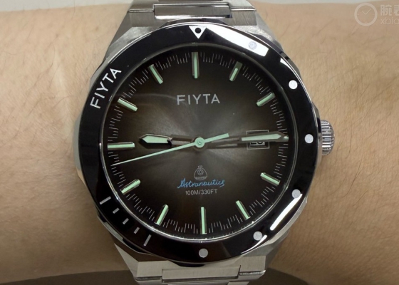 当神舟凯旋时  飞亚达“太空漫步”返回舱款