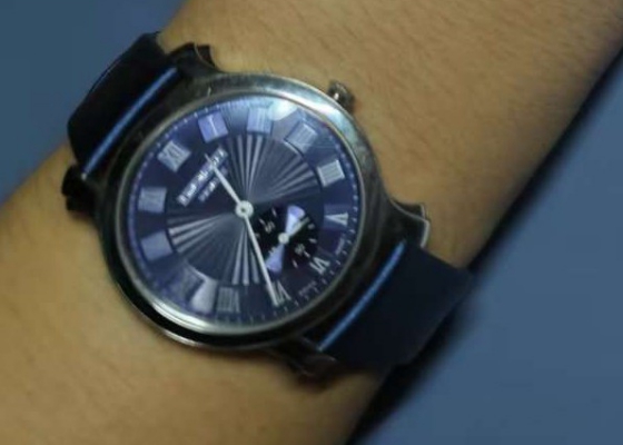 佩戴舒适我很喜欢  艾米龙时光之翼蓝盘