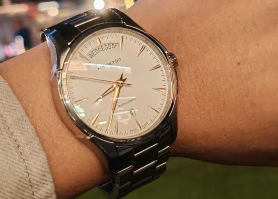 给我的新腕表配上钢带  汉米尔顿爵士双历首发