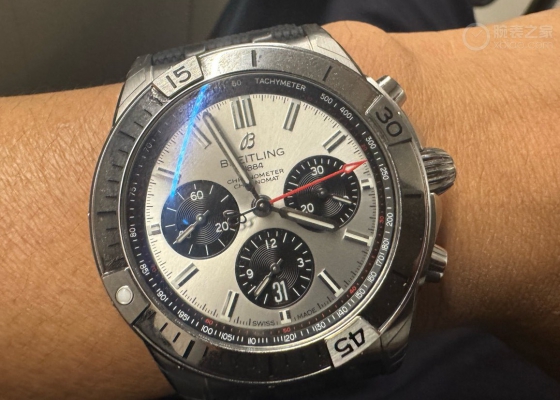 这块百年灵机械计时系列  陪我截取分秒间的光