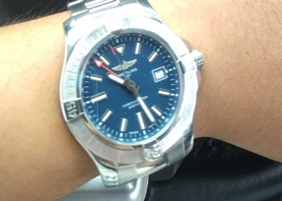 因为游戏选择这一款  百年灵复仇者GMT