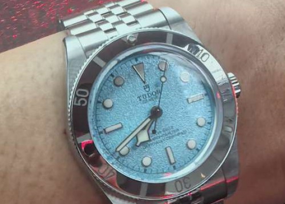 玩的是深圳第一枚  帝舵 碧湾 54 型 