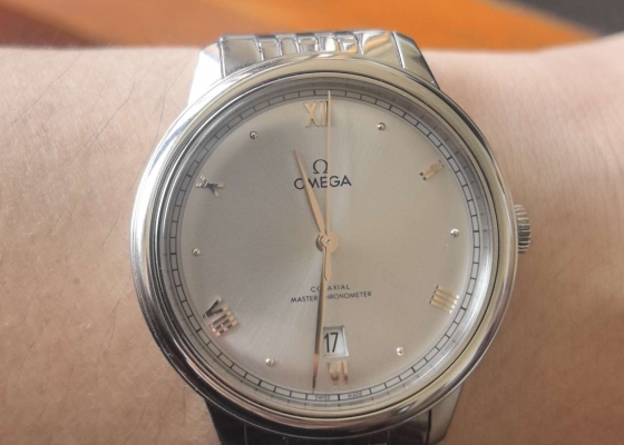 灰盘金针气质非凡  欧米茄碟飞典雅腕表
