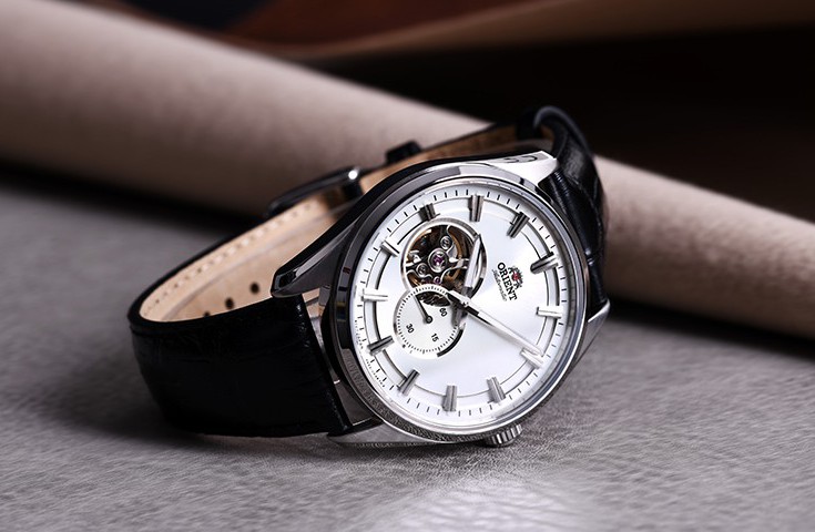 亲民好物 品鉴东方双狮镂空腕表