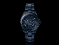 明星王一博佩戴香奈儿全新 J12 BLEU 限定腕表